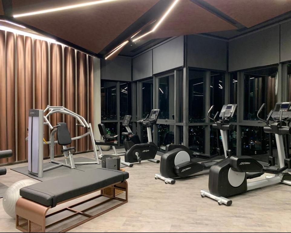 Fitness centrum a/nebo fitness zařízení v ubytování 503 Edge芭提雅25层正海景大二房二厅二卫, 沙滩+步行街+购物中心