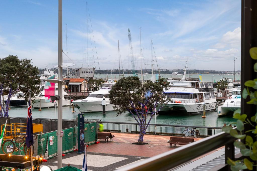 Your Next Viaduct Getaway! - Resim 17