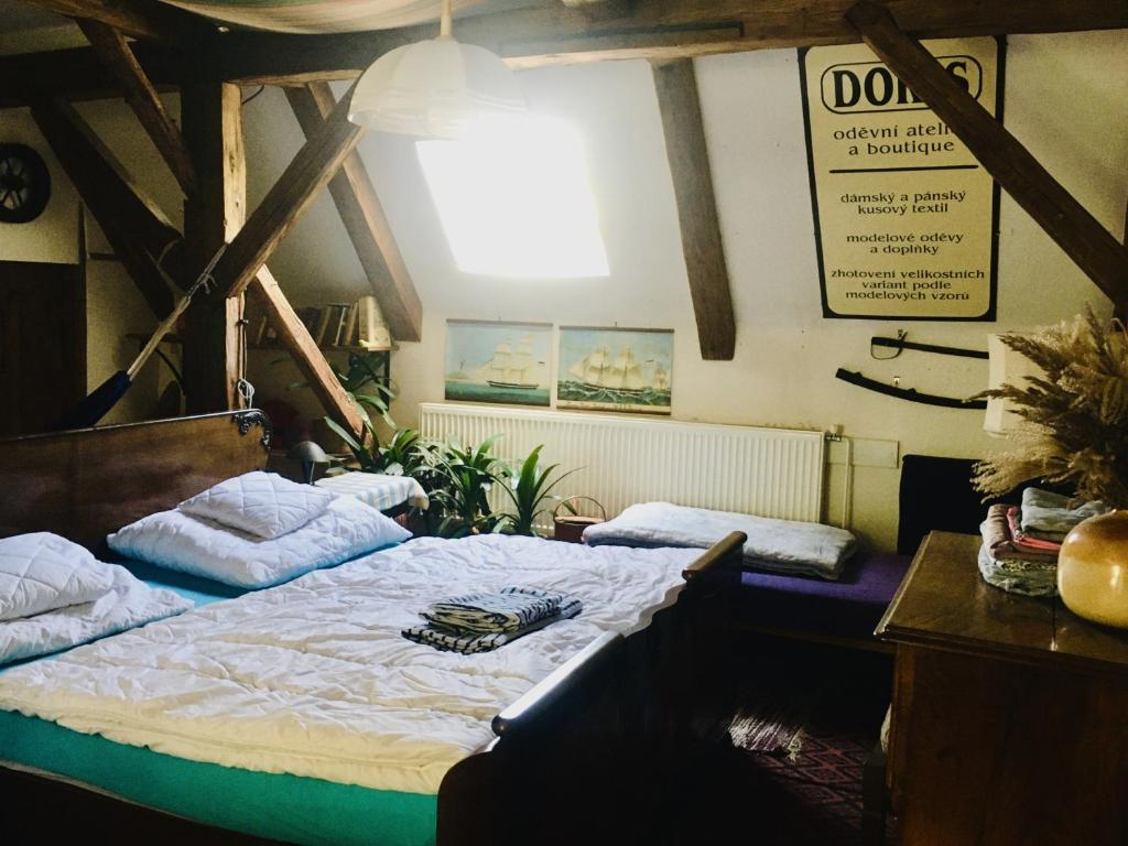 Postel nebo postele na pokoji v ubytování Chalupa Šanov u Králík