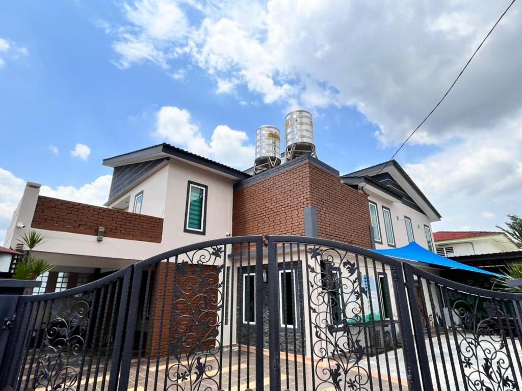 Leisure Pool Villa with Karaoke 6 Room 23pax, Ipoh (updated prices 2024)