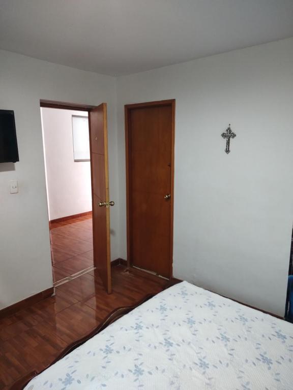 Postel nebo postele na pokoji v ubytování Noras Homestay Laureles