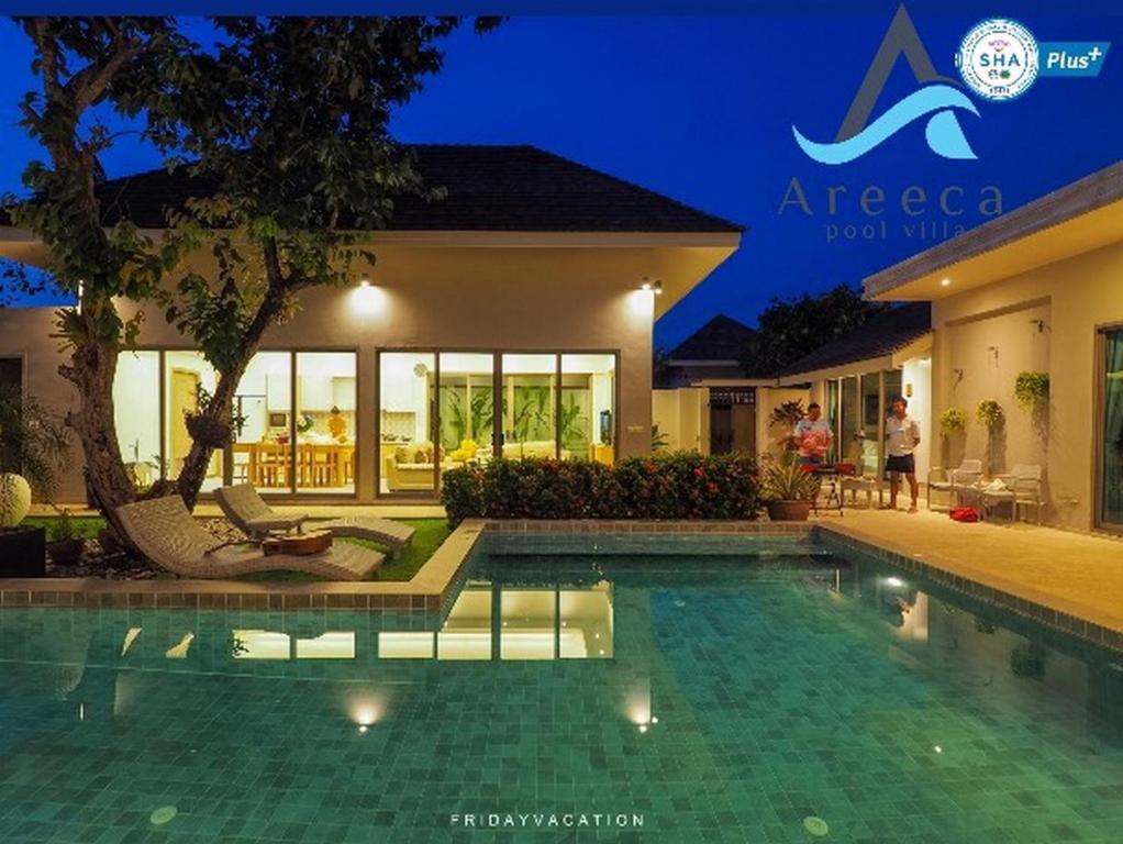 Bazén v ubytování Areeca luxury pool villa nebo v jeho okolí