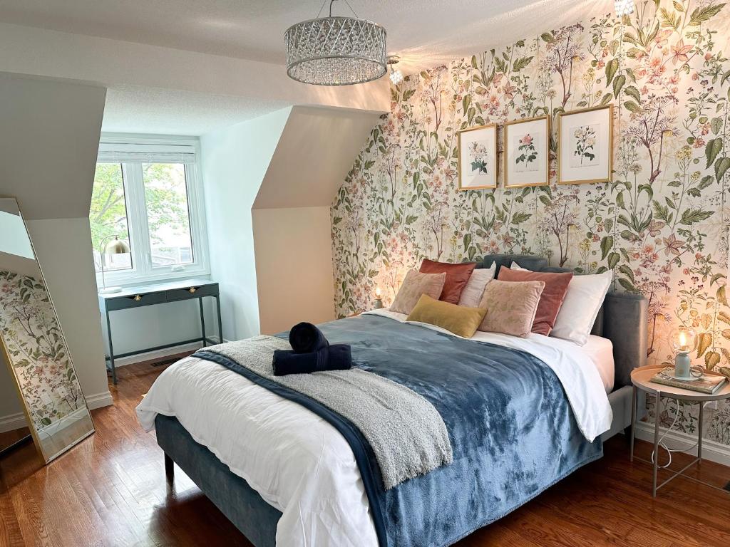 Katil atau katil-katil dalam bilik di Oakville Retreat - 4 bedroom 5 beds - short walk from the lake