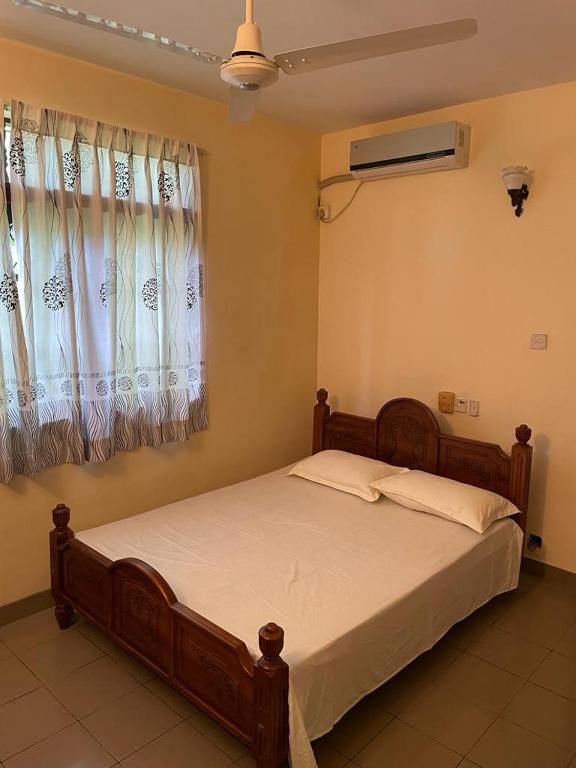 Llit o llits en una habitació de 2 Bed Unit - Convenient Location