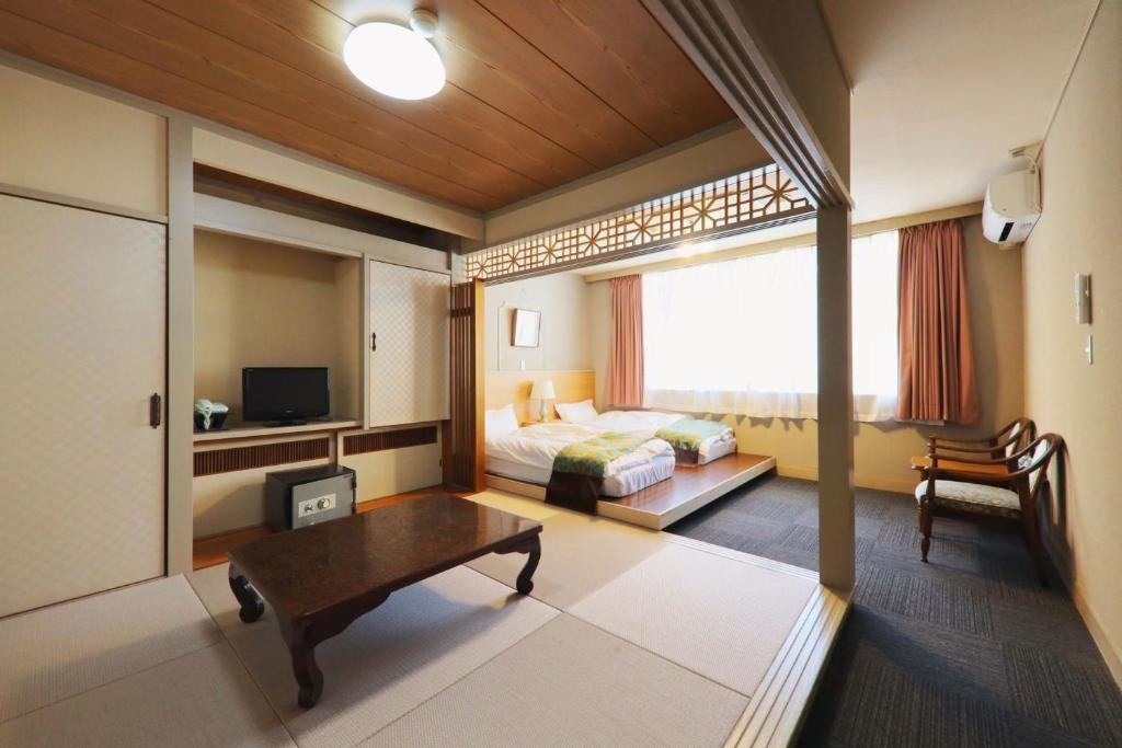 Postel nebo postele na pokoji v ubytování Kurobe Sunvalley Hotel