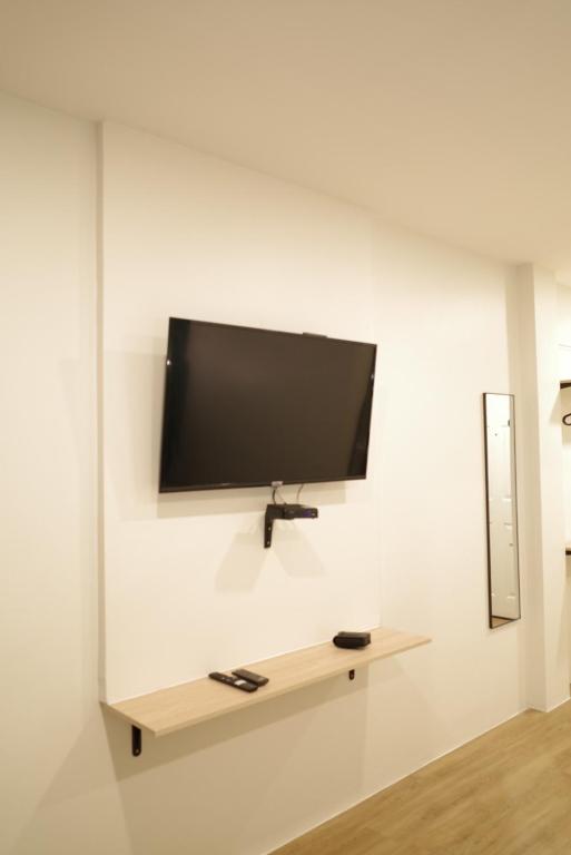 TV a/nebo společenská místnost v ubytování NOW’S HOSTEL