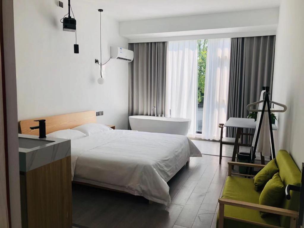 Postel nebo postele na pokoji v ubytování Hetao B&B