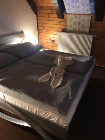 Postel nebo postele na pokoji v ubytování Penzión Zátoka
