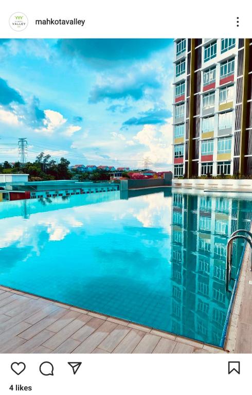 Bazén v ubytování Husfa Modern Oasis Mahkota Valley nebo v jeho okolí