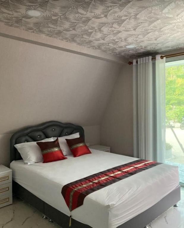 Voodi või voodid majutusasutuse วิวธารารีสอร์ท (ViewThara Resort) toas