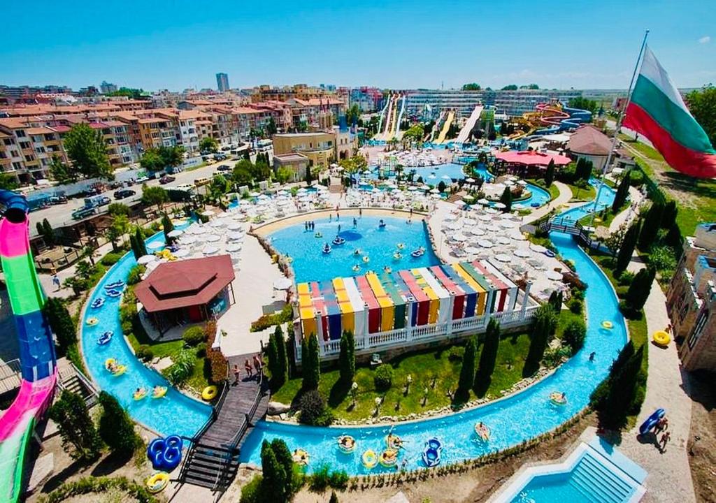 Bazén v ubytování Cozy Mood Two-bed flat in Sunny Beach nebo v jeho okolí