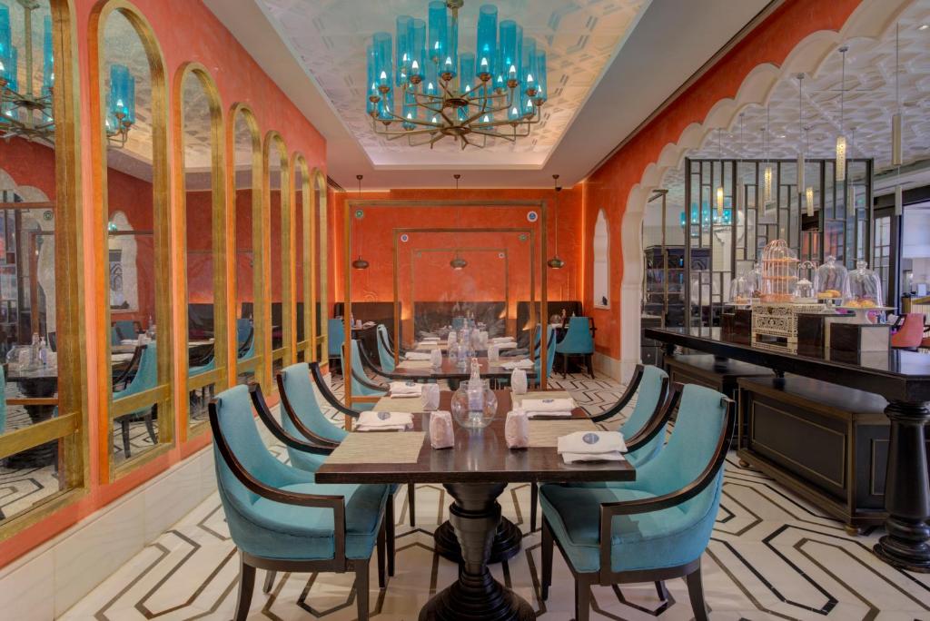 Posezení v ubytování ITC Rajputana, a Luxury Collection Hotel, Jaipur