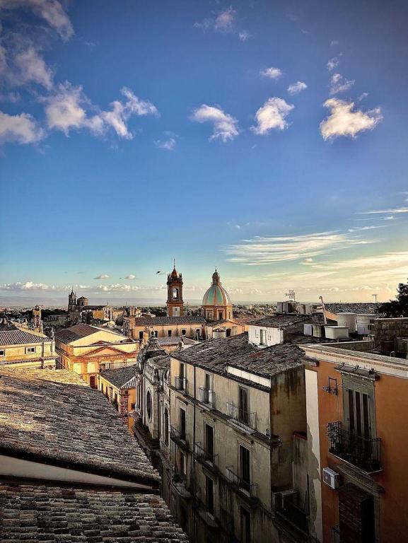 Nespecifikovaný výhled na destinaci Caltagirone nebo výhled na město při pohledu z bed and breakfast