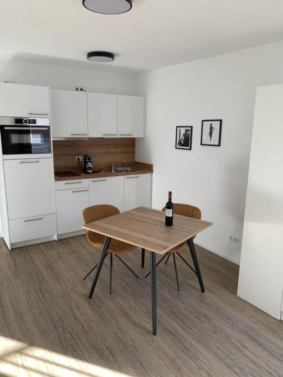 Kuchyň nebo kuchyňský kout v ubytování Apartment Metzingen Outlet City Business Zentral Modern