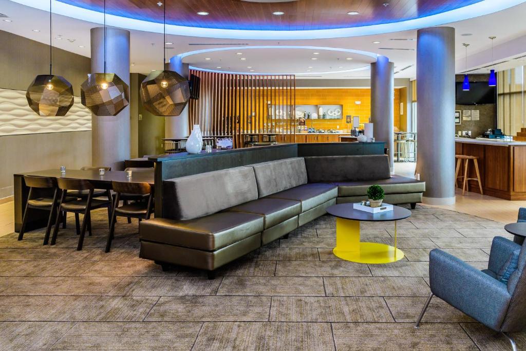 Posezení v ubytování SpringHill Suites Houston NASA/Seabrook