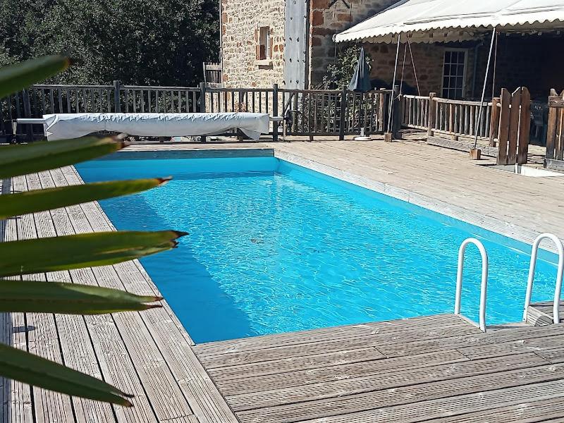 Bazén v ubytování Gîte de Cayssie nebo v jeho okolí