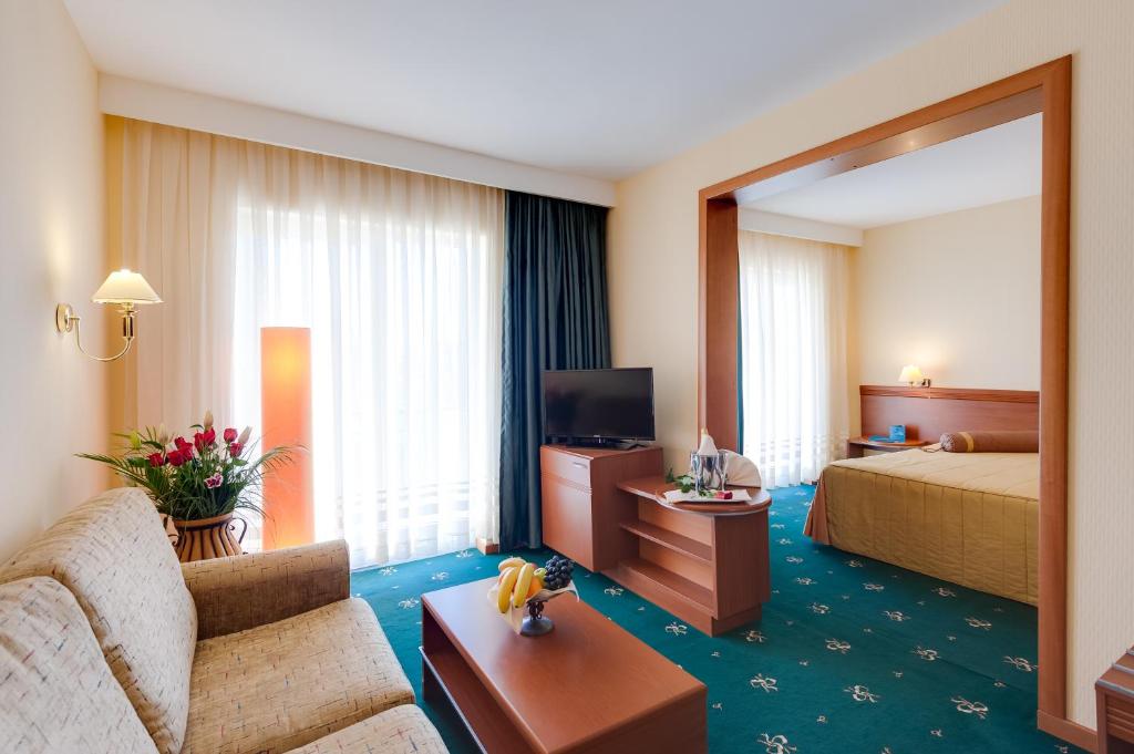 Postel nebo postele na pokoji v ubytování Hotel Palas