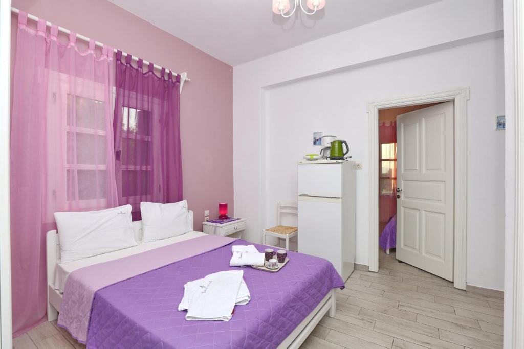 Postel nebo postele na pokoji v ubytování Evaggelia Studios