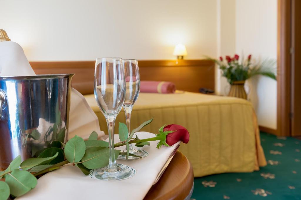 Postel nebo postele na pokoji v ubytování Hotel Palas