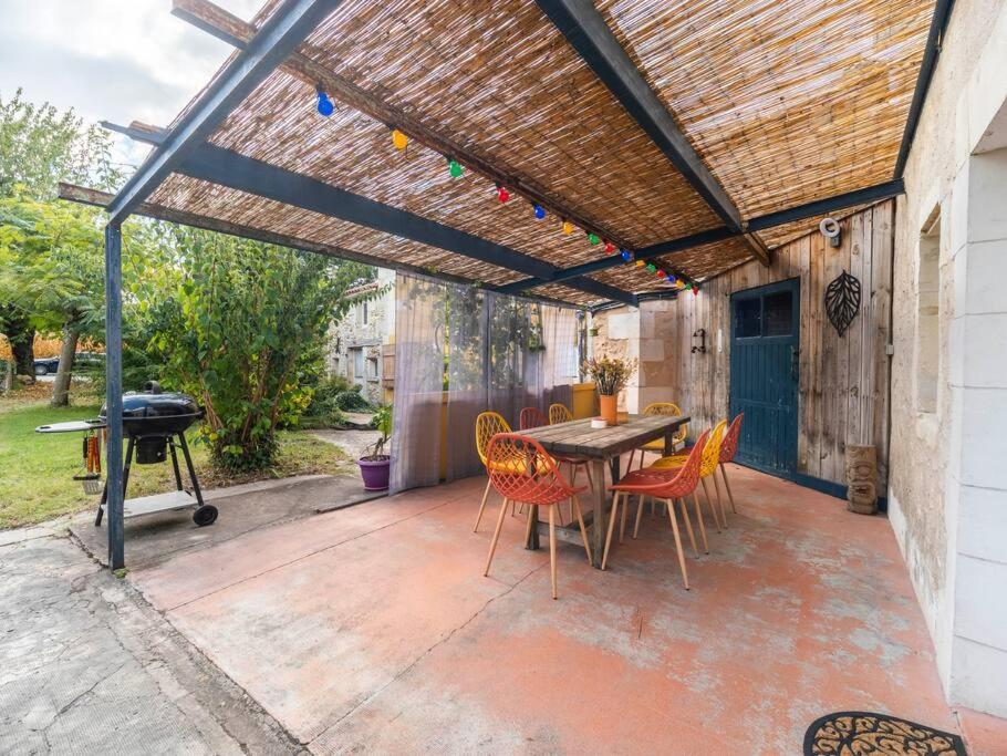Patio alebo iná vonkajšia časť ubytovania LE GRAND FRANC gite cosy proche tous commerces