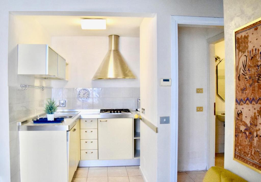 Kuchyňa alebo kuchynka v ubytovaní Chalet Dalì