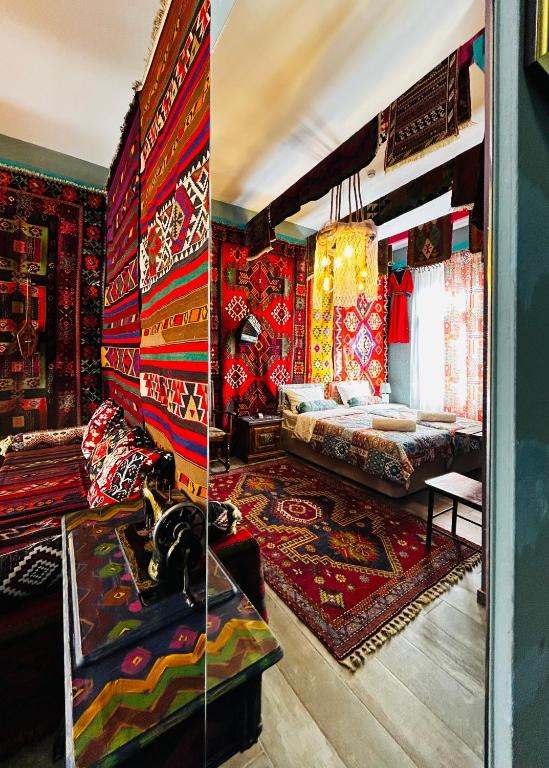 Postel nebo postele na pokoji v ubytování Hotel Zerta Old Tbilisi