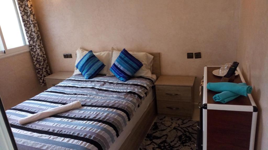 Una cama o camas en una habitación de Mirleft Tayought Guest House