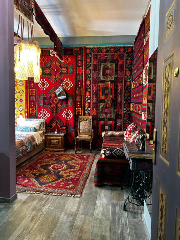 Postel nebo postele na pokoji v ubytování Hotel Zerta Old Tbilisi