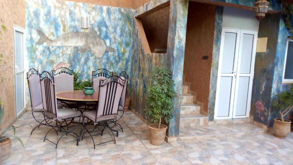 Un balcón o terraza en Mirleft Tayought Guest House
