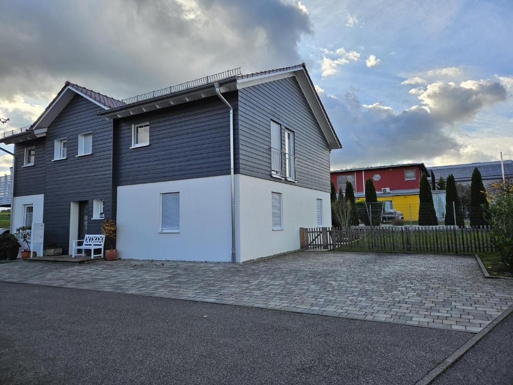 a black and white house with a white garage at Ferienwohnung Schwarz in Vaihingen