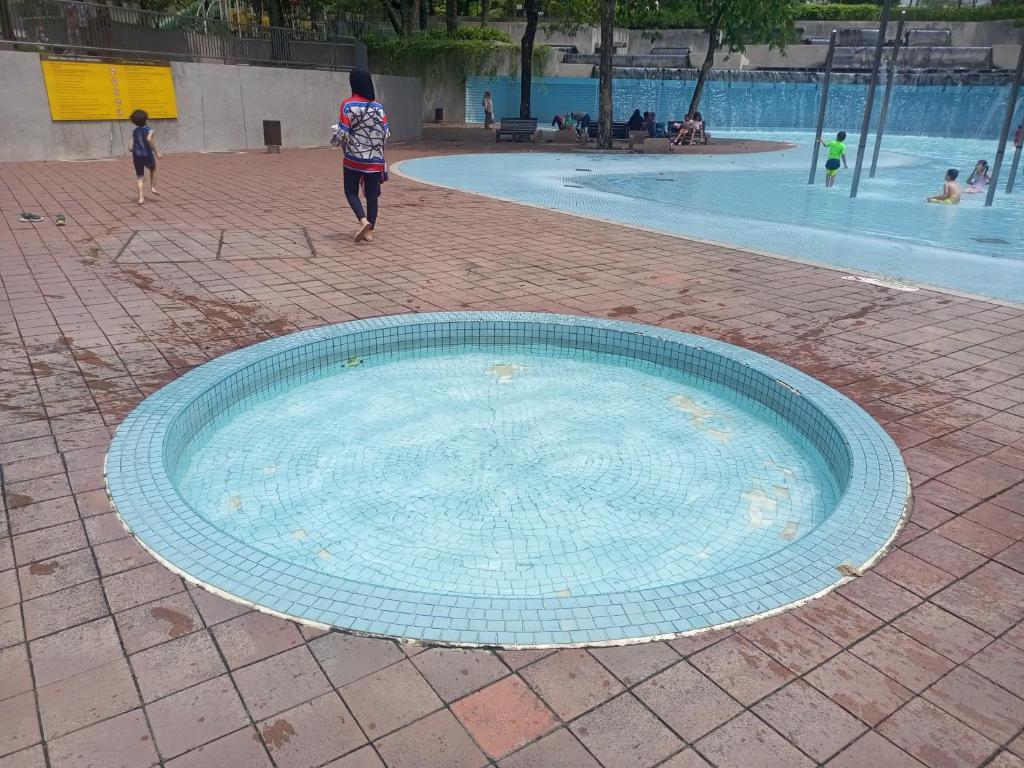 Bazén v ubytování Permata homestay nebo v jeho okolí
