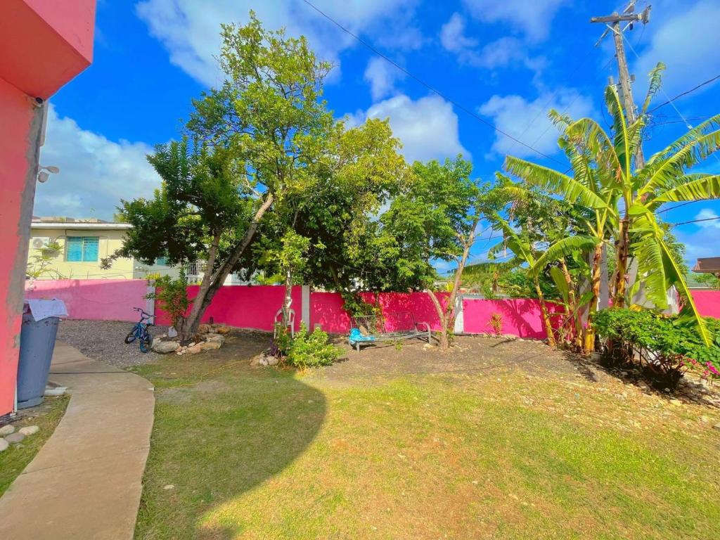 A taste of Jamaica Lavern’s Place - Chambre Familiale Avec Salle De Bain