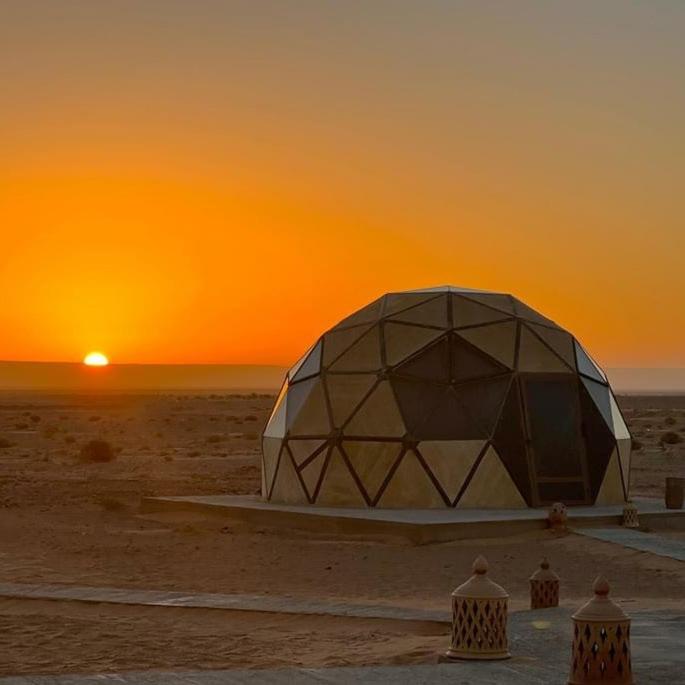 Východ nebo západ slunce při pohledu z luxury tent nebo okolí