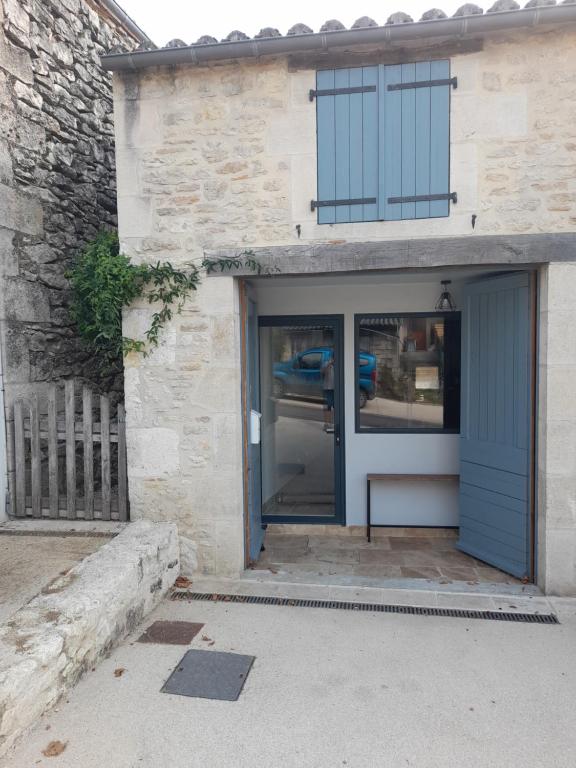 an entrance to a building with a blue door at il fait bon vivre classé 3 étoiles in Montcuq