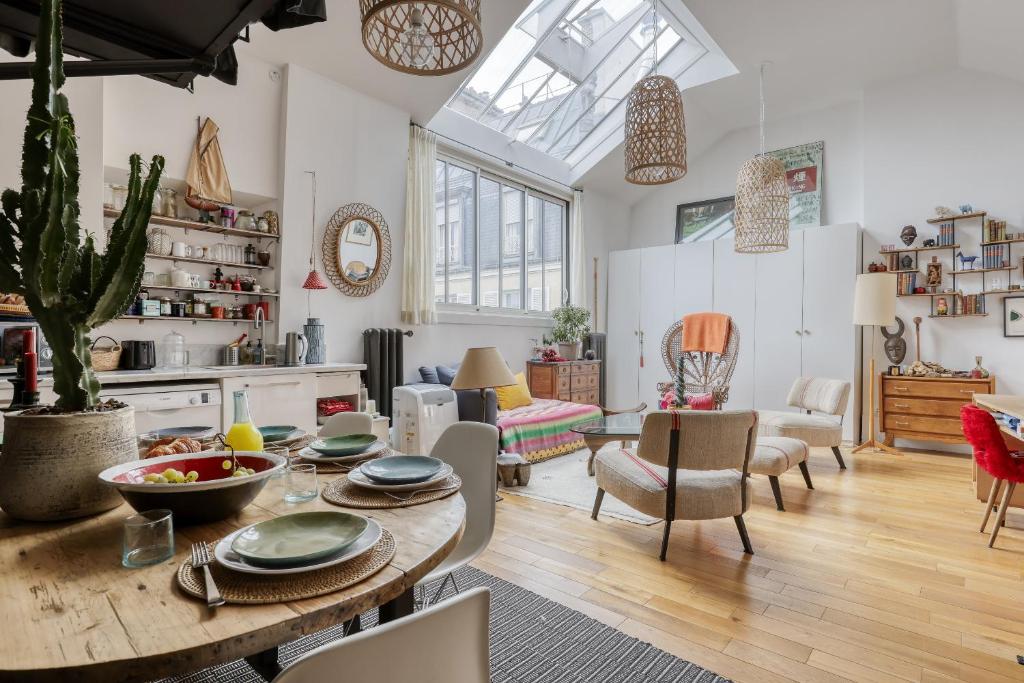 a kitchen and living room with a table and chairs at Charming Designed Loft - Latin Quarter - Paris 05 in Paris
