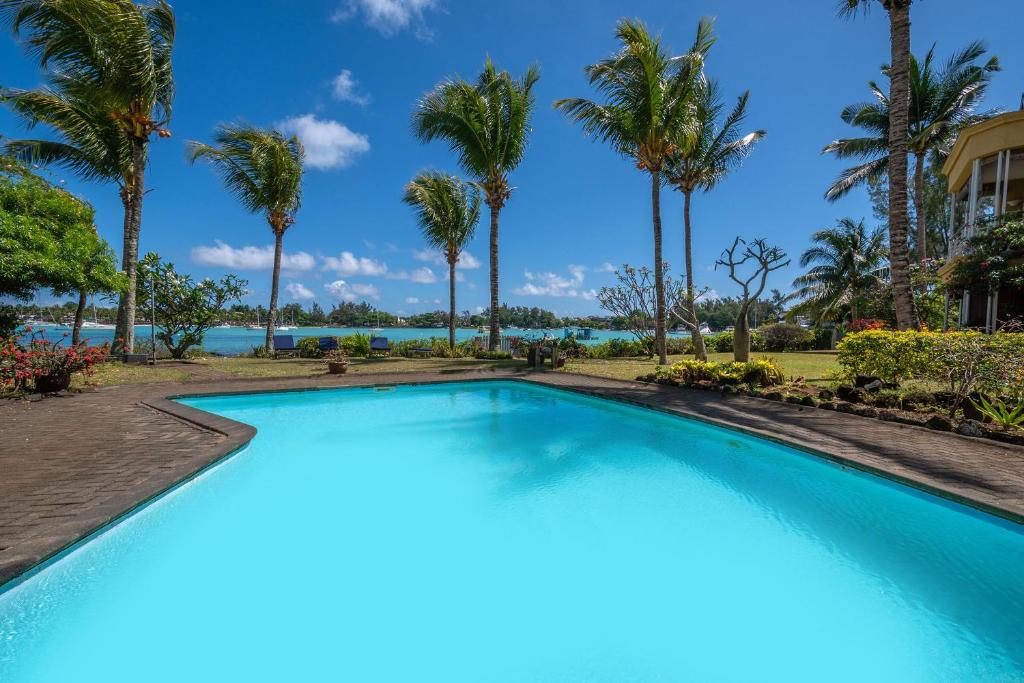 Piscina de la sau aproape de Appartement ILOT pieds dans l'eau, au centre grand baie
