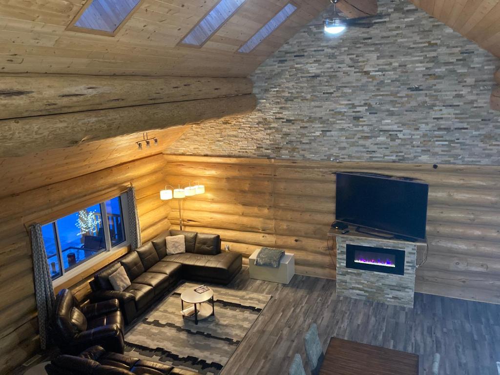 an overhead view of a living room with a couch and a television at Cougar Mountain Cabin Rentals in Valemount