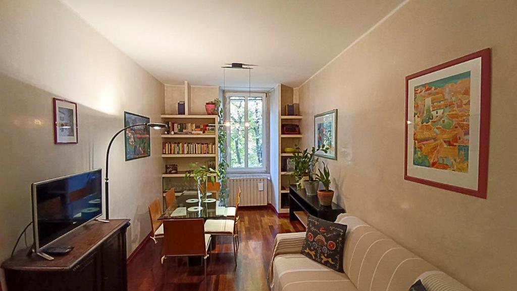 Televízia a/alebo spoločenská miestnosť v ubytovaní Casa Julí: 70mq-Centro-Trieste