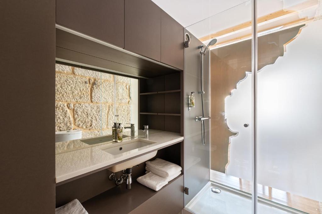Een badkamer bij Pensao O Laranjeira
