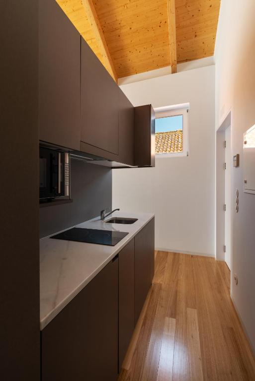 Een keuken of kitchenette bij Pensao O Laranjeira