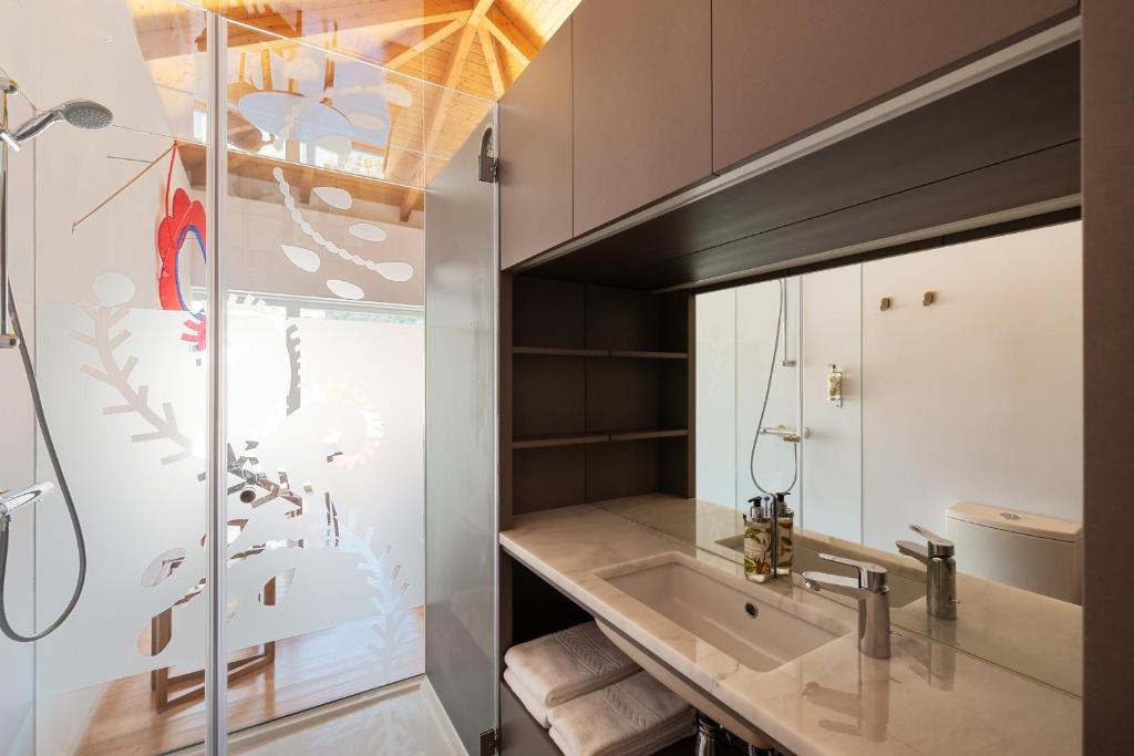 Een badkamer bij Pensao O Laranjeira
