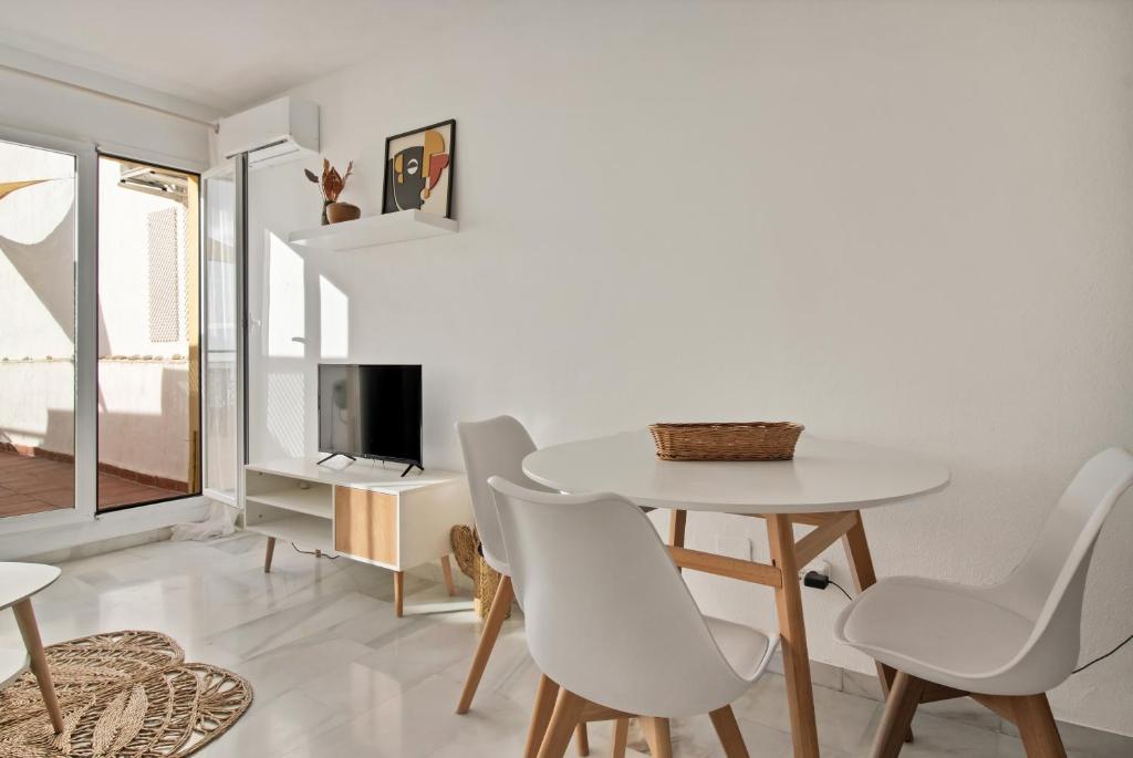 Zdjęcie z galerii obiektu Dúplex estilo boho con increíble terraza y vistas al mar en Estepona - Las Abejeras 609 w mieście Estepona