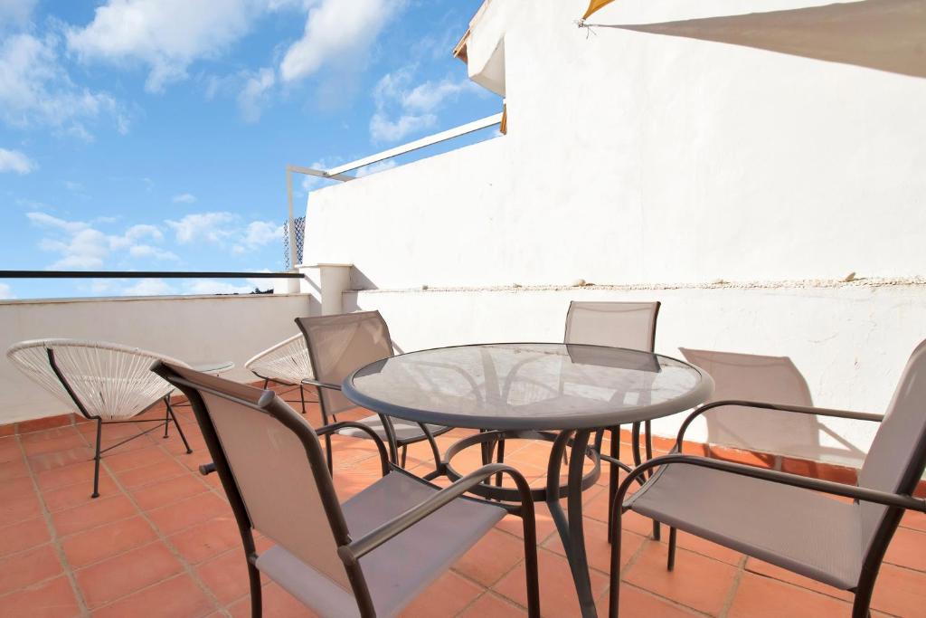 Zdjęcie z galerii obiektu Dúplex estilo boho con increíble terraza y vistas al mar en Estepona - Las Abejeras 609 w mieście Estepona