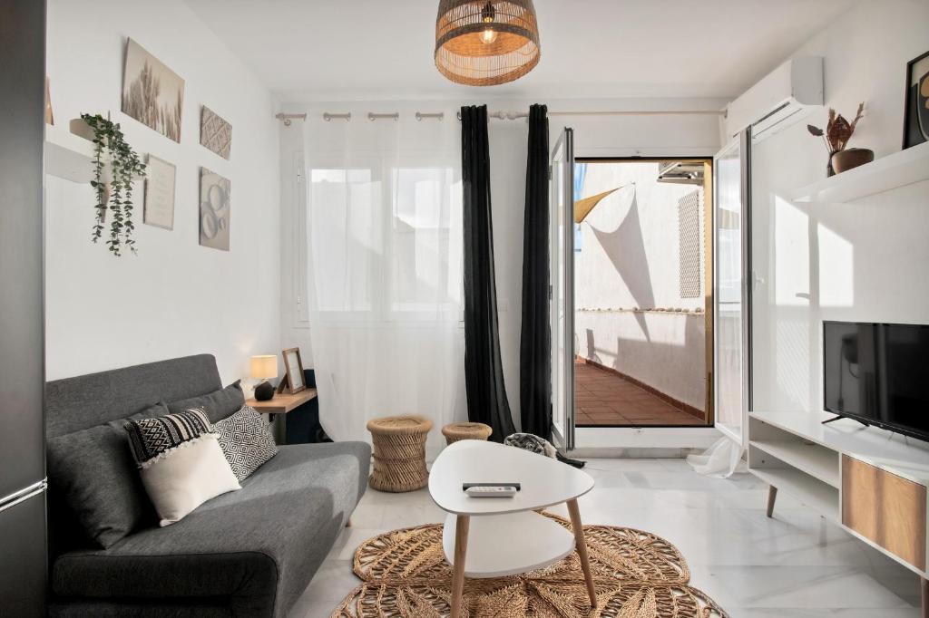 Zdjęcie z galerii obiektu Dúplex estilo boho con increíble terraza y vistas al mar en Estepona - Las Abejeras 609 w mieście Estepona