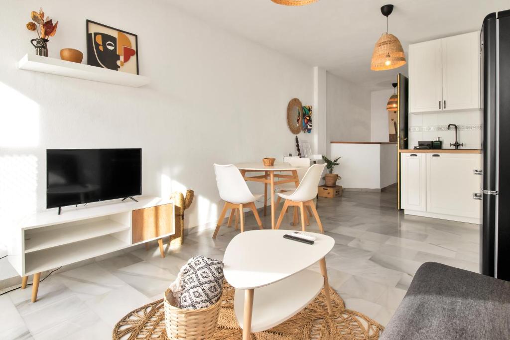 Zdjęcie z galerii obiektu Dúplex estilo boho con increíble terraza y vistas al mar en Estepona - Las Abejeras 609 w mieście Estepona