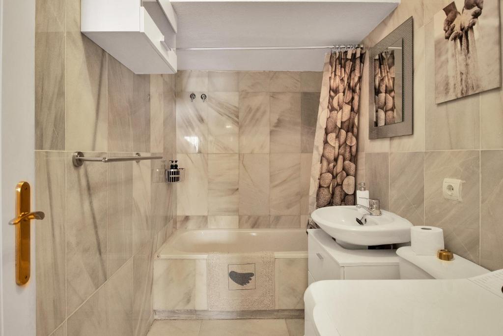Zdjęcie z galerii obiektu Dúplex estilo boho con increíble terraza y vistas al mar en Estepona - Las Abejeras 609 w mieście Estepona