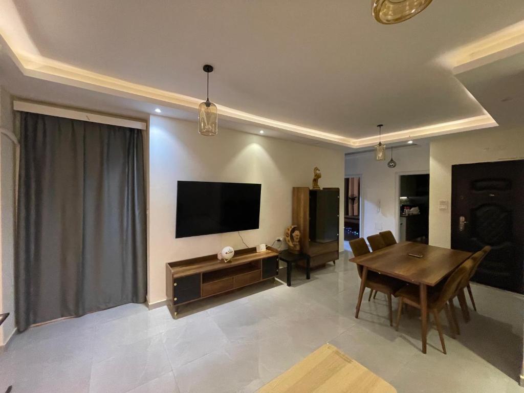 TV a/nebo společenská místnost v ubytování 4S full apartment