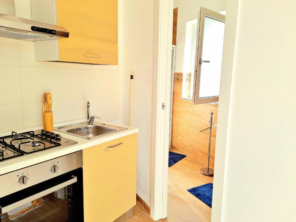 Kuchyň nebo kuchyňský kout v ubytování casa vacanze gioema baunei