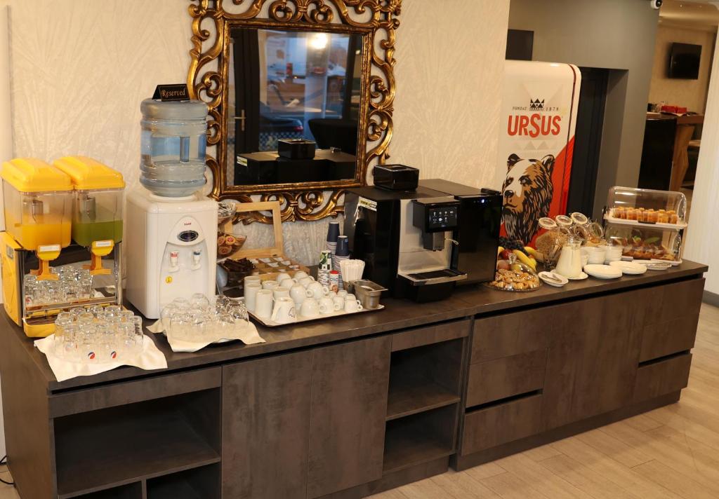 Příslušenství pro přípravu čaje a kávy v ubytování Hotel Corvaris