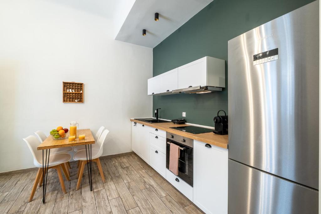 Central5 Boutique Apartments with Common Garden Next to Metro - 3